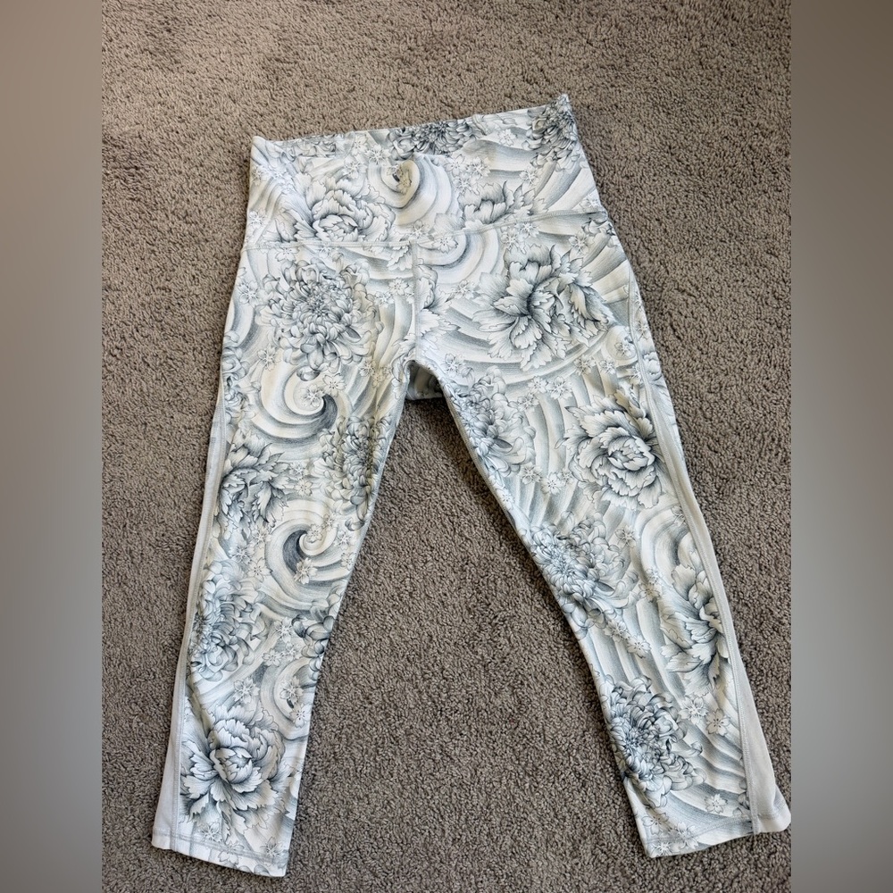 GUC Lululemon Woman’s Capri Leggings with mesh sides